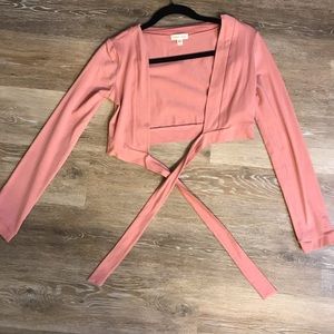 Light pink long sleeve crop top